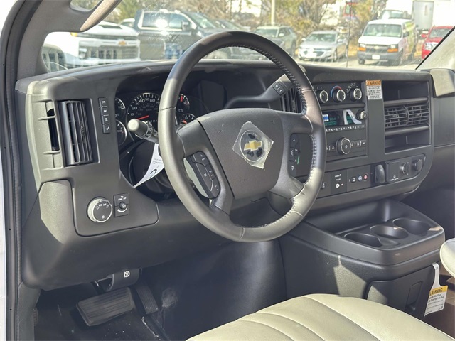 2023 Chevrolet Express Base Image 12 of 32