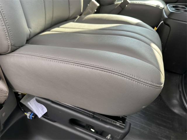 2023 Chevrolet Express Base Image 7 of 32