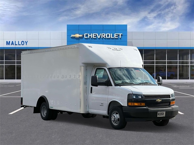 2023 Chevrolet Express Base Image 2 of 32