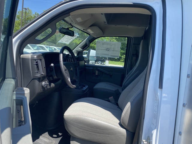 Vehicle image 16 of 33