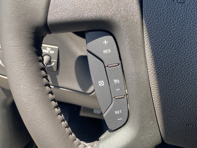 Vehicle image 17 of 33