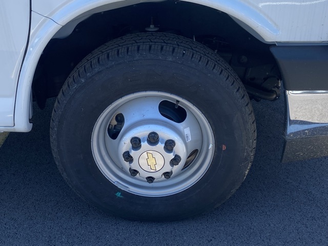 Vehicle image 12 of 33