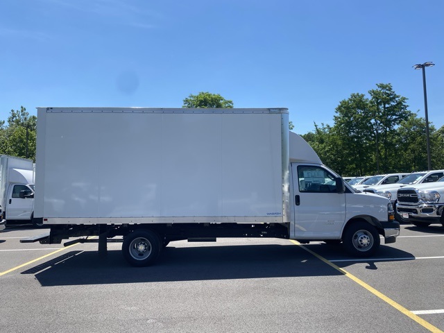 Vehicle image 9 of 33