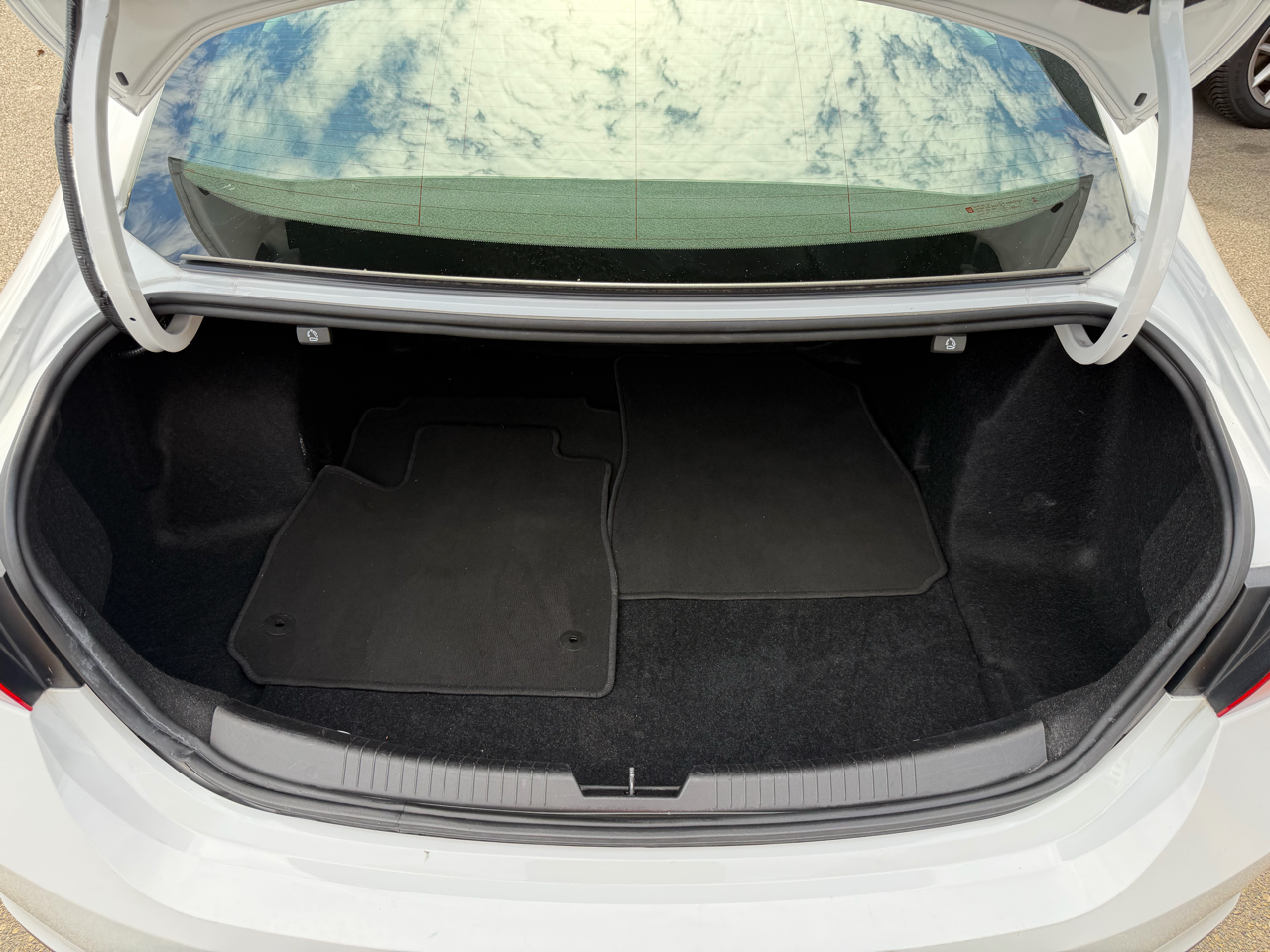 2023 Chevrolet Malibu LT Image 15 of 52