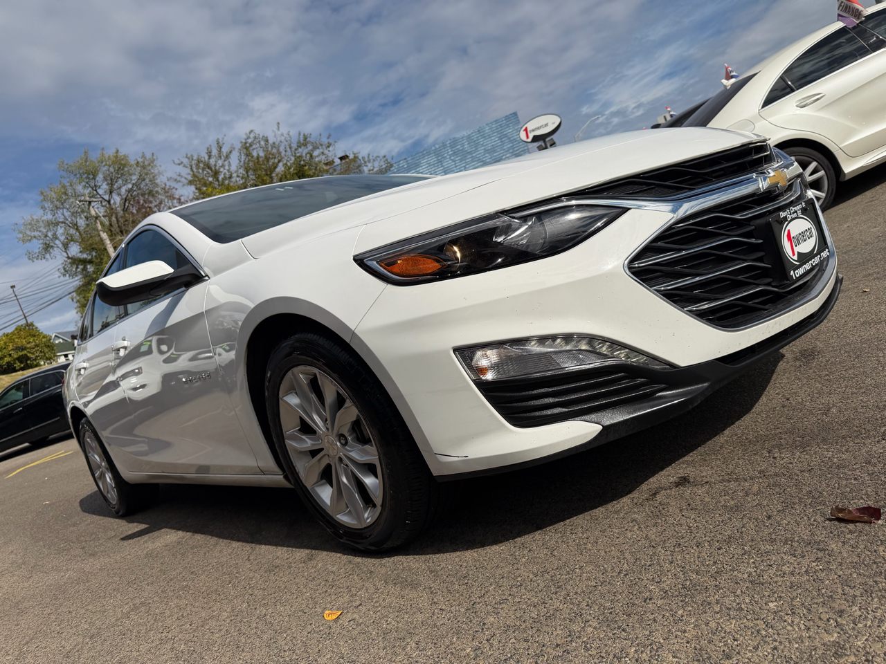 2023 Chevrolet Malibu LT Image 2 of 52