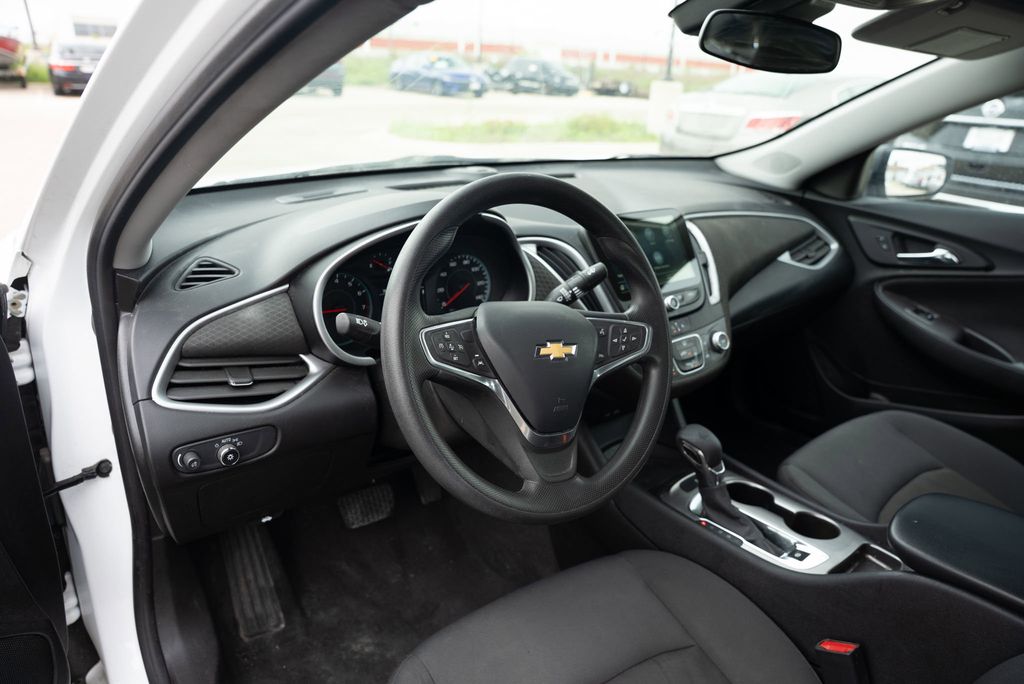 Vehicle image 19 of 41