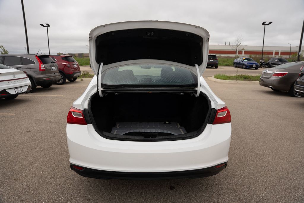 Vehicle image 11 of 41