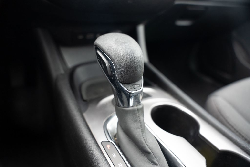 Vehicle image 25 of 41