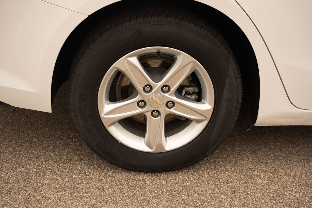 Vehicle image 10 of 41