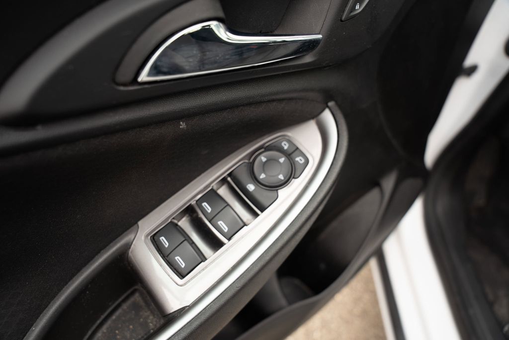 Vehicle image 17 of 41