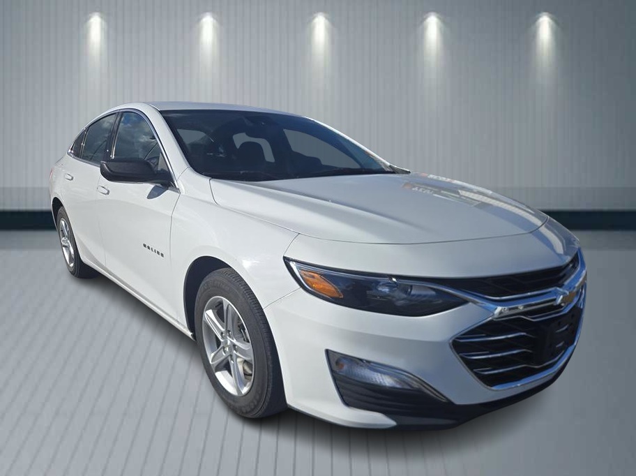 2023 Chevrolet Malibu LS Image 3 of 13