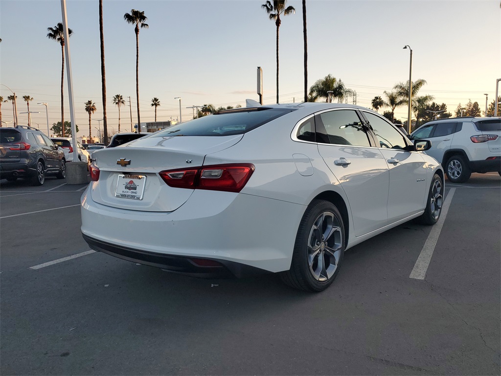 2023 Chevrolet Malibu LT Image 3 of 32