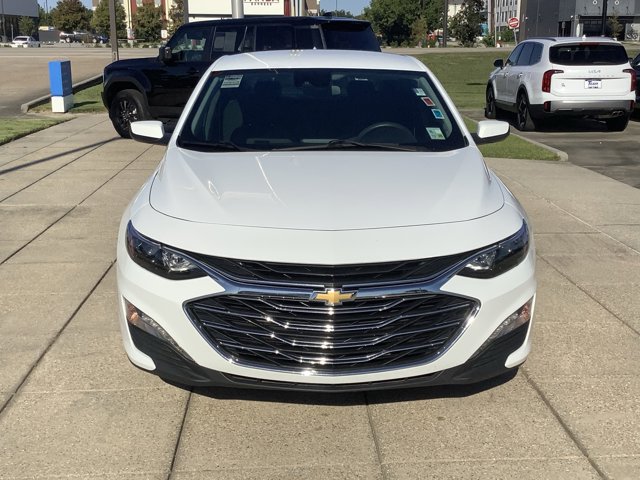 2023 Chevrolet Malibu LT Image 3 of 18