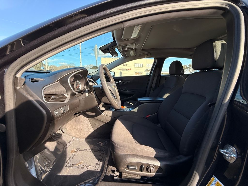 2023 Chevrolet Malibu LT Image 17 of 35