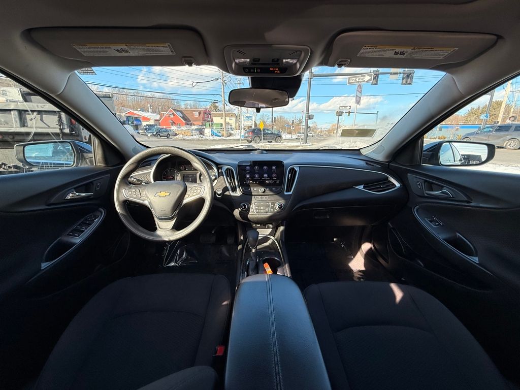 2023 Chevrolet Malibu LT Image 18 of 35