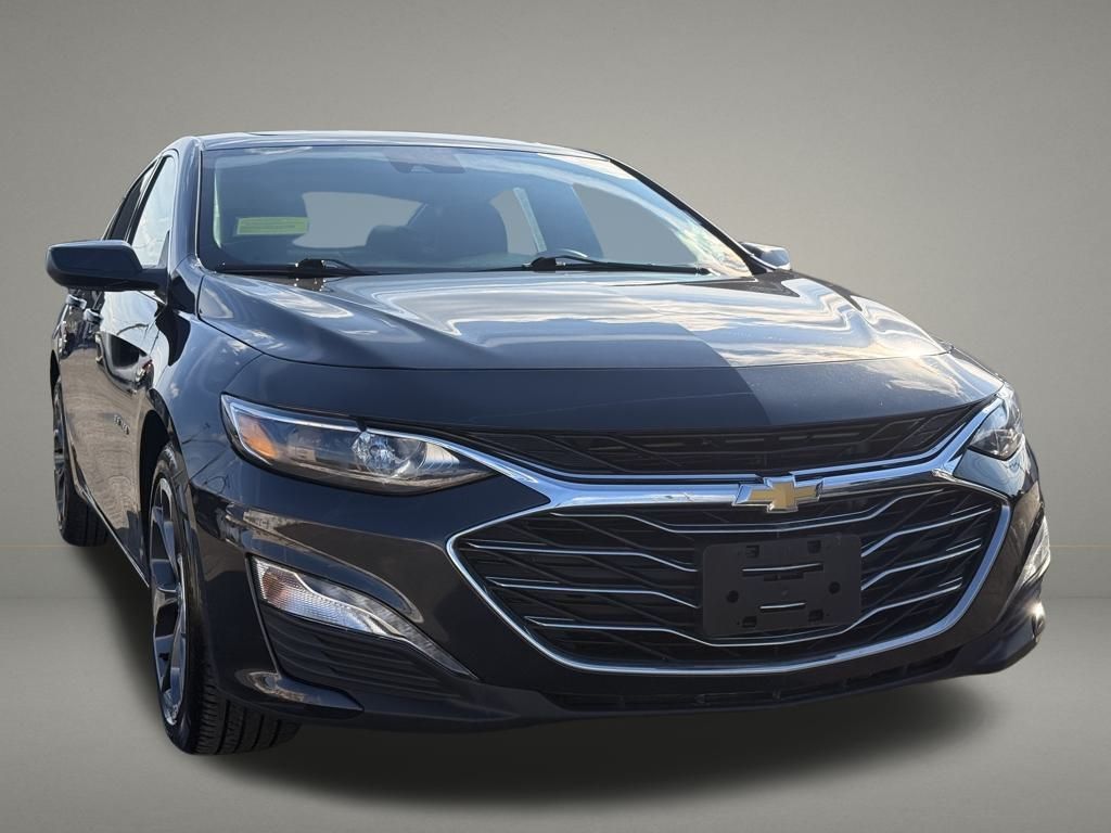 2023 Chevrolet Malibu LT Image 3 of 35