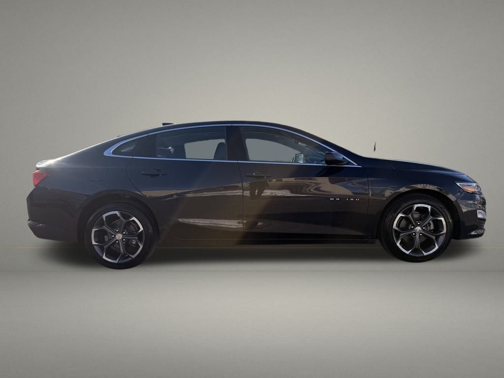 2023 Chevrolet Malibu LT Image 4 of 35