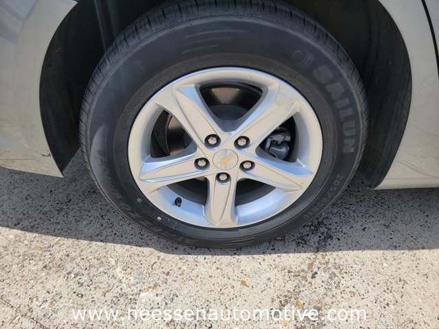 Vehicle image 33 of 41