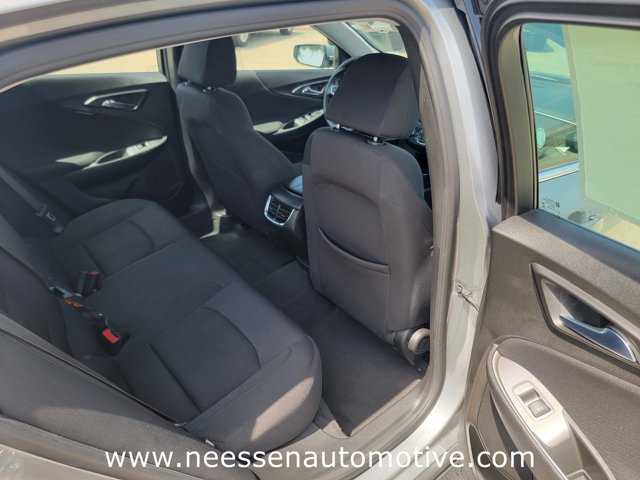 Vehicle image 10 of 41