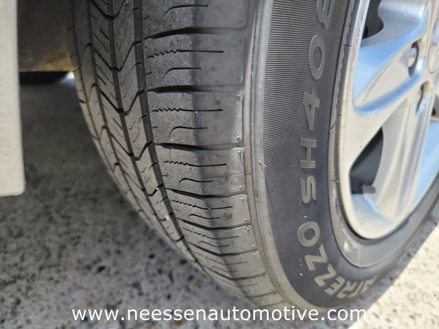 Vehicle image 34 of 41