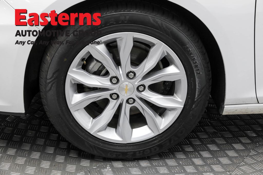Vehicle image 40 of 61