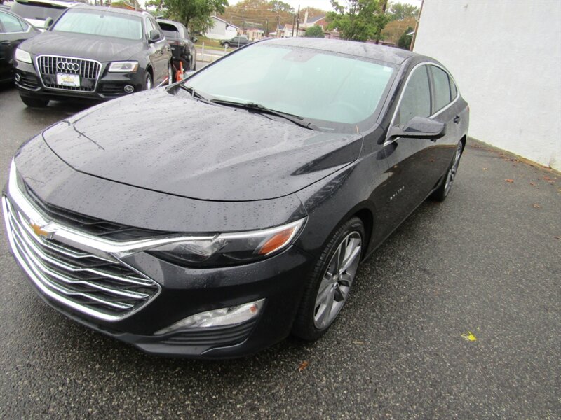 2023 Chevrolet Malibu LT Image 2 of 62