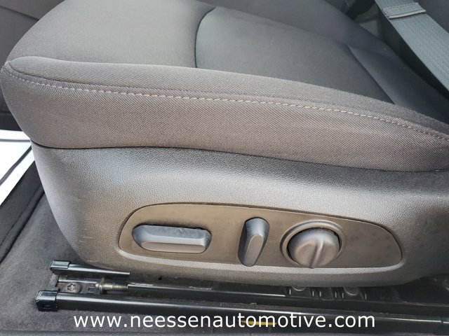 Vehicle image 23 of 34
