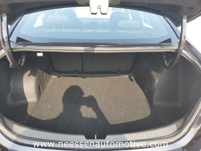 Vehicle image 15 of 34