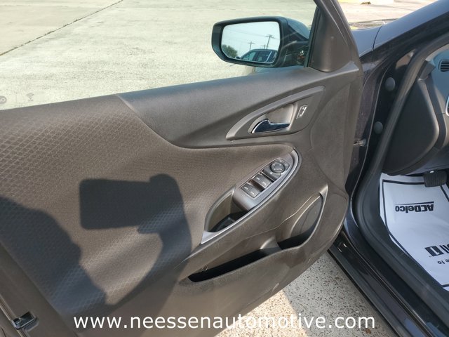 Vehicle image 21 of 34