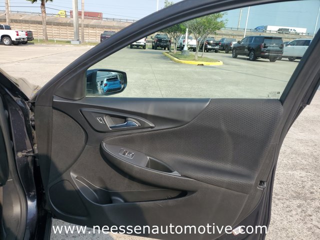 Vehicle image 10 of 34