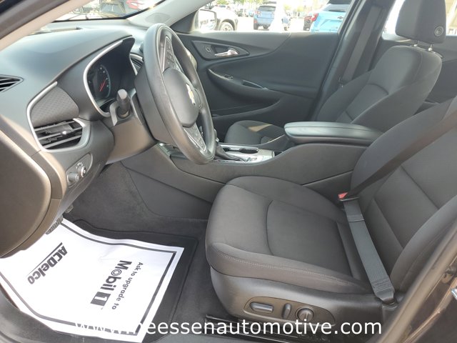 Vehicle image 22 of 34