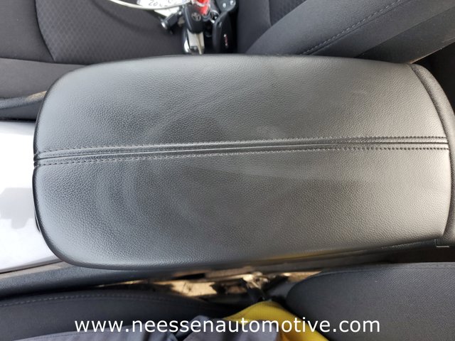 Vehicle image 32 of 34