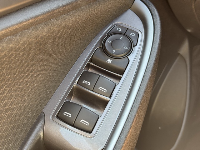 Vehicle image 23 of 31