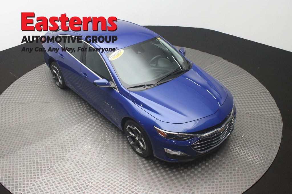 2023 Chevrolet Malibu LT Image 3 of 64
