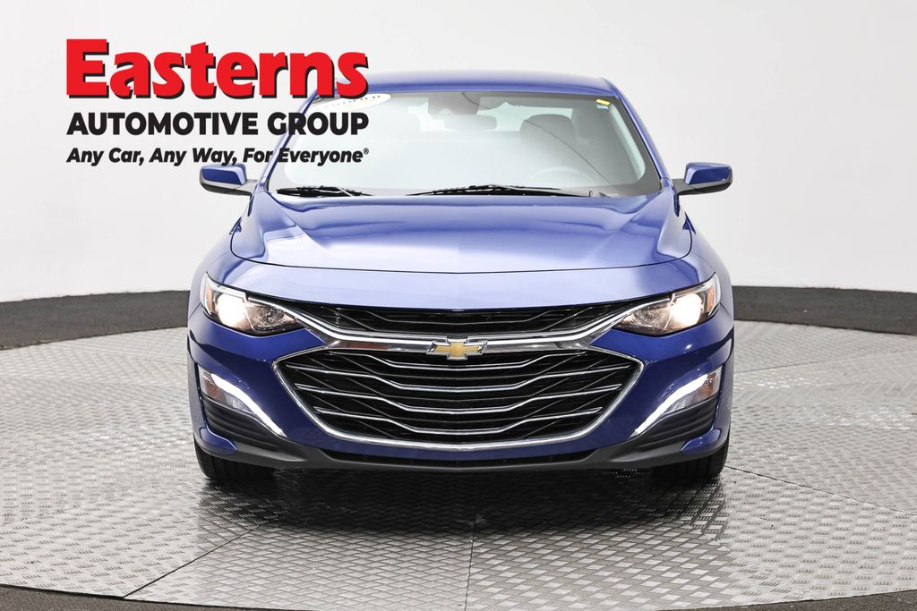 2023 Chevrolet Malibu LT Image 2 of 64