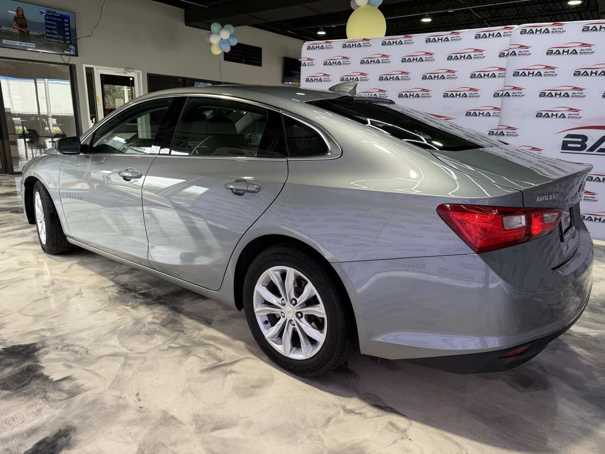 Vehicle image 4 of 39