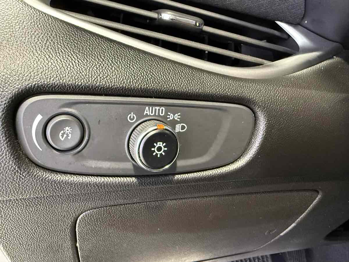 Vehicle image 15 of 39