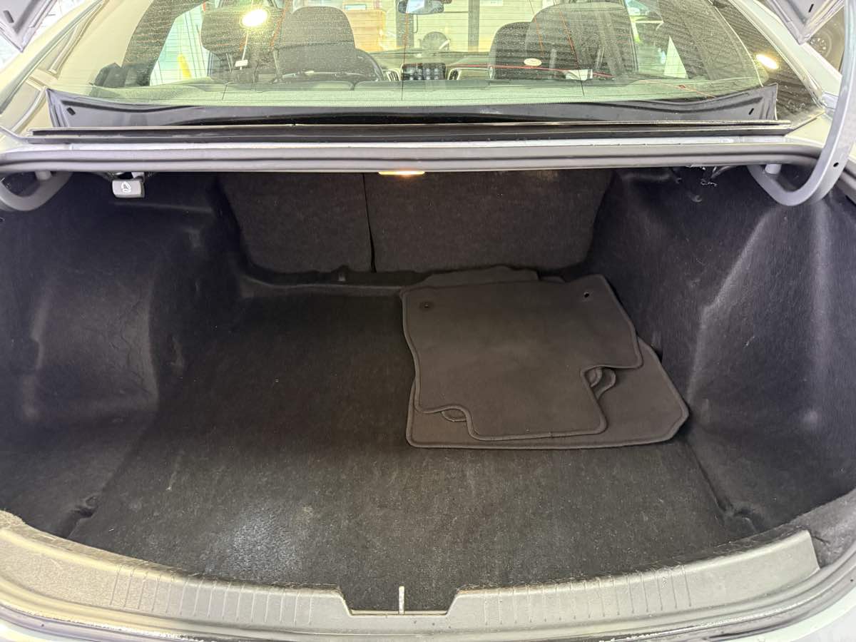 Vehicle image 34 of 39