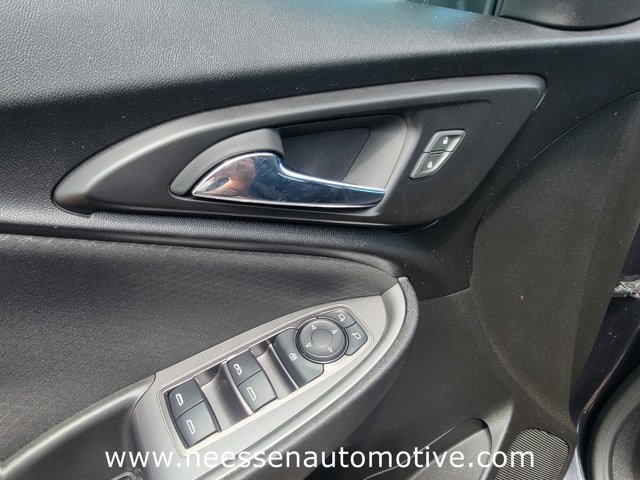 Vehicle image 22 of 32