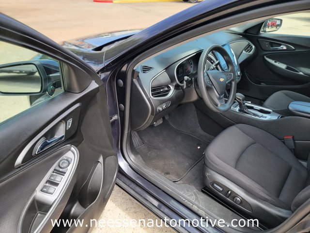 Vehicle image 16 of 32