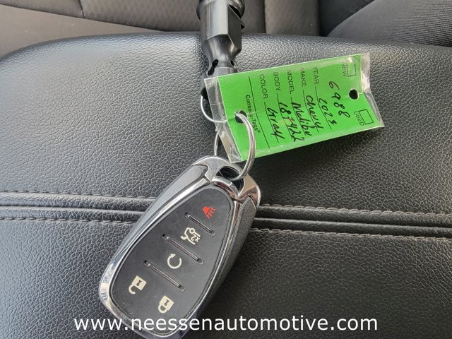 Vehicle image 23 of 32