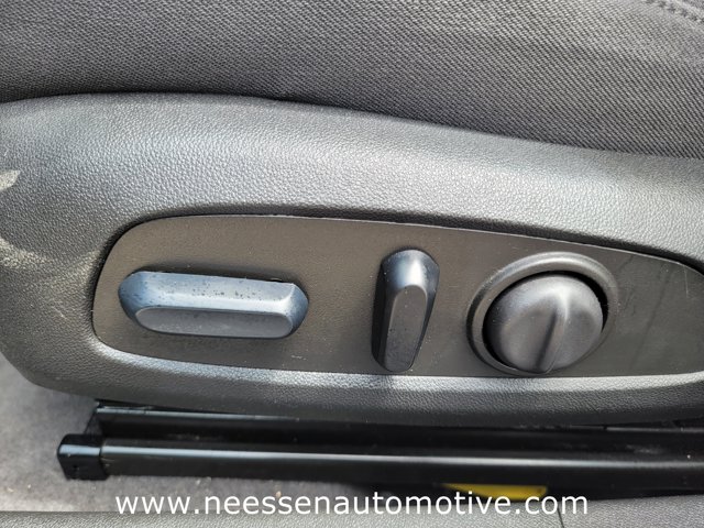 Vehicle image 30 of 32