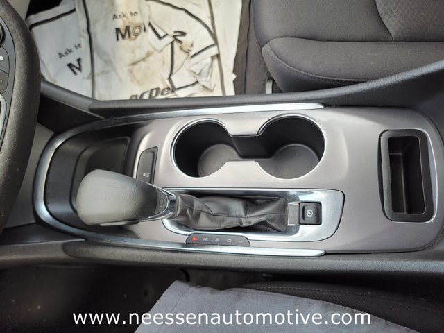 Vehicle image 28 of 32