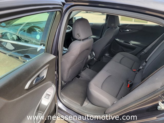 Vehicle image 14 of 32