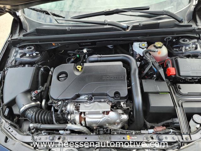 Vehicle image 8 of 32