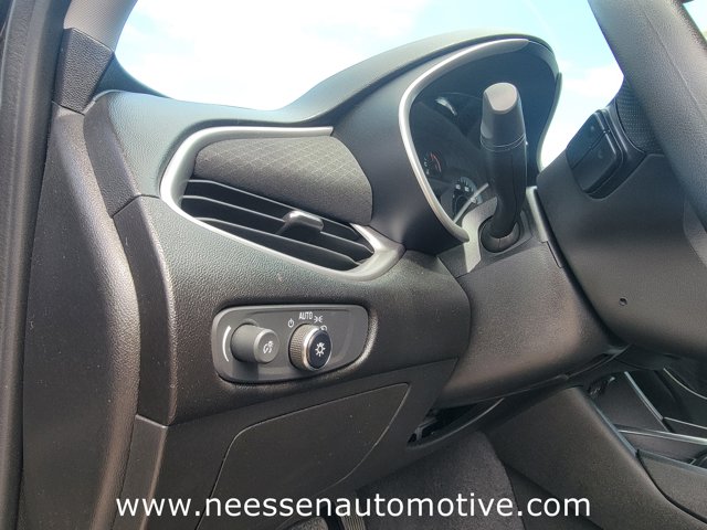 Vehicle image 29 of 32