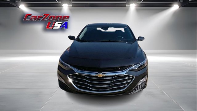 2023 Chevrolet Malibu LT Image 2 of 32