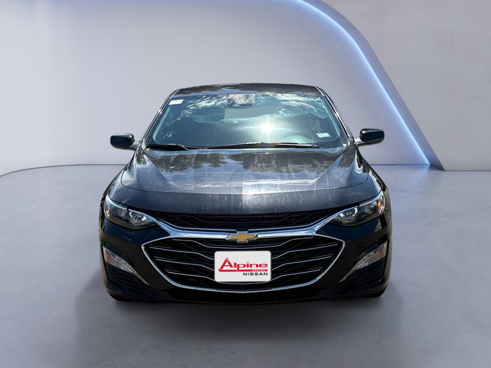 2023 Chevrolet Malibu LT Image 2 of 17