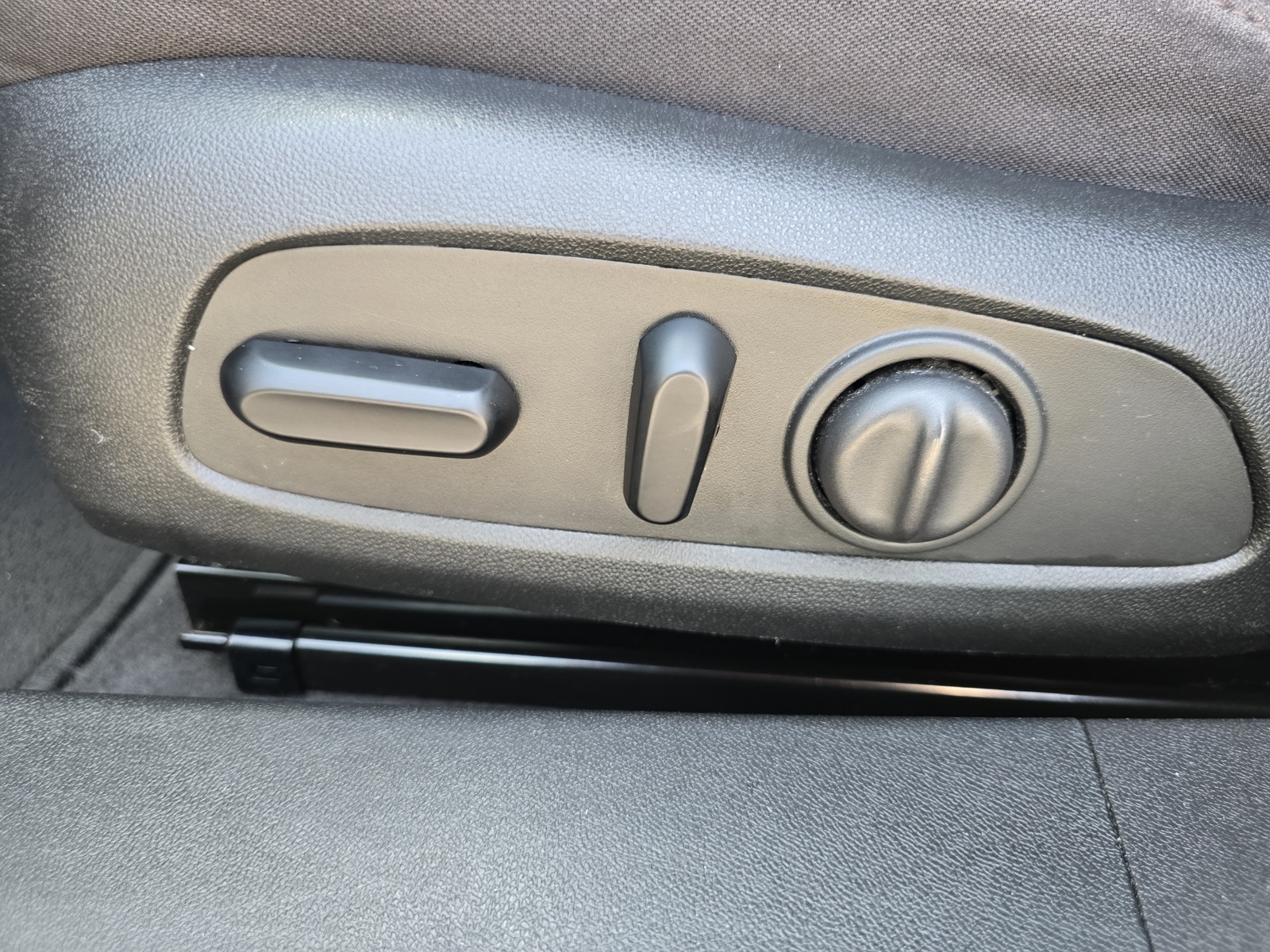 Vehicle image 18 of 26
