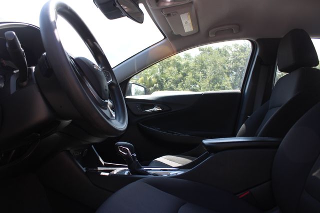 Vehicle image 10 of 24